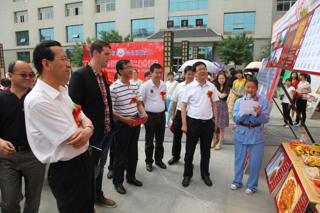 田伏虎副书记等参观各文化展区